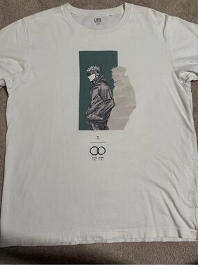 Uniqlo Men White Graphic Tee with Green and Beige Illustration